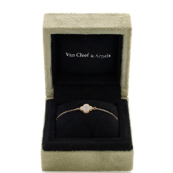 Van Cleef & Arpels Sweet Alhambra Bracelet 18K Yellow Gold and Mother of Pearl - - Picture 2 of 4